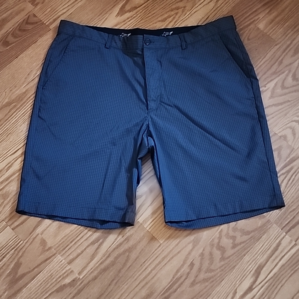 Grey Norman golf shorts size‎ 38 gray and black chino